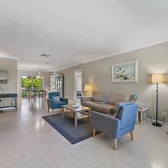 2BR 2BA Updated Beach Apt with Screened Patio