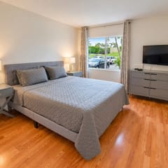 Beautiful 1st floor beach Jupiter condo on canal