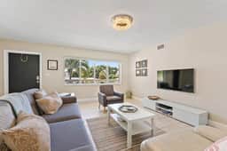 2BR 1BA Renovated Beach Apt in a Small Building