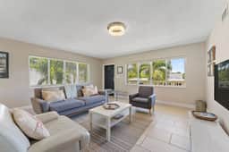 2BR 1BA Renovated Beach Apt in a Small Building