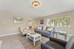 2BR 1BA Renovated Beach Apt in a Small Building