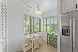 Spacious 2BR 2BA apartment close to the beach