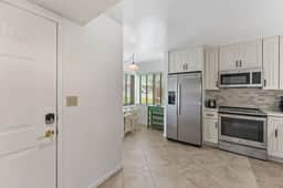 Spacious 2BR 2BA apartment close to the beach