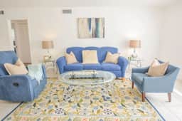 Walk to the beach 2BR 2BA 1300SF
