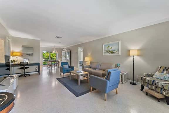 2BR 2BA Updated Beach Apt with Screened Patio - Image 1