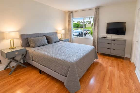 Beautiful 1st floor beach Jupiter condo on canal - Image 1