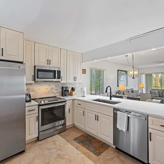 Spacious 2BR 2BA apartment close to the beach - Image 1