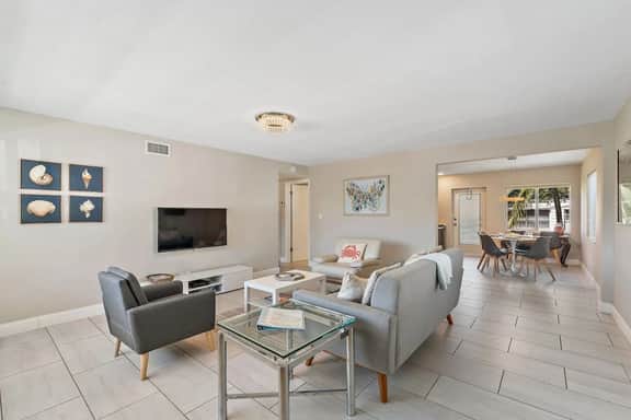 2BR 1BA Renovated Beach Apt in a Small Building
