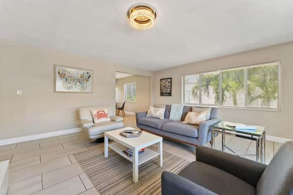2BR 1BA Renovated Beach Apt in a Small Building
