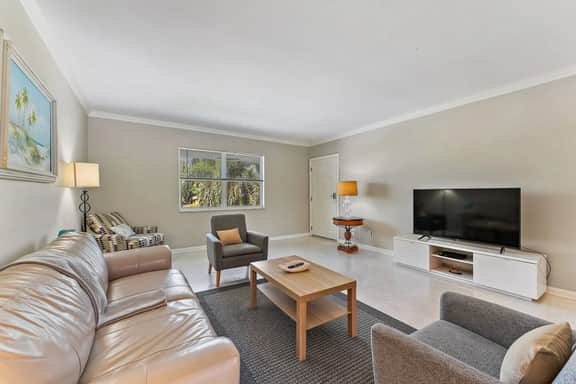 2BR 2BA Updated Beach Apt with Screened Patio