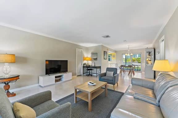 2BR 2BA Updated Beach Apt with Screened Patio