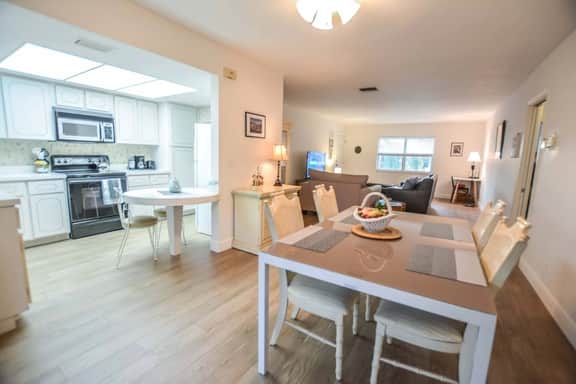 2BR 2BA Large Beach Apartment with Screened Patio